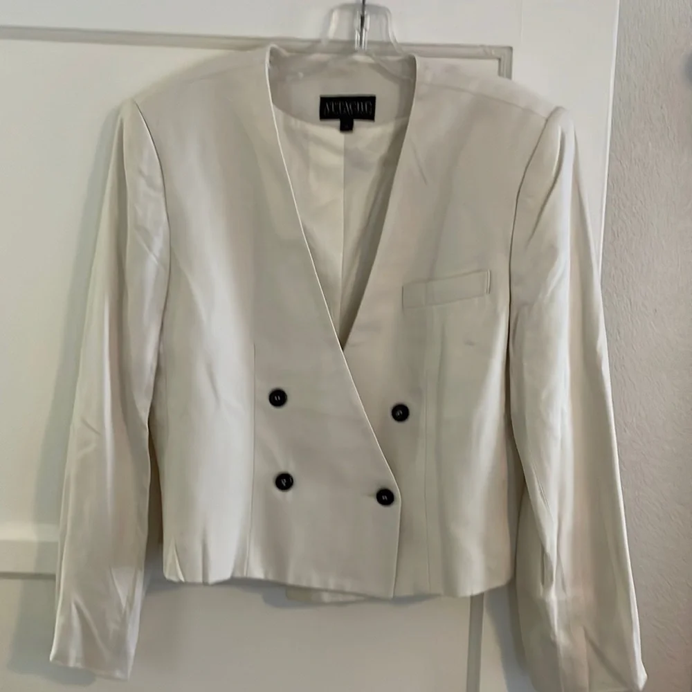 Attache - Picture 1 of 2